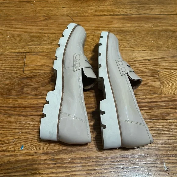 Vionic Cheryl Tan Women's Slip On Loafer Patent Leather Size 6 - Picture 4 of 5